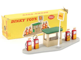 Lot 379 - DINKY TOYS (GB) (1)