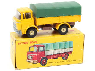 Lot 704 - DINKY TOYS (FRANCE) (1)