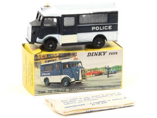 Lot 679 - DINKY TOYS (FRANCE) (1)