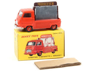 Lot 676 - DINKY TOYS (FRANCE) (1)