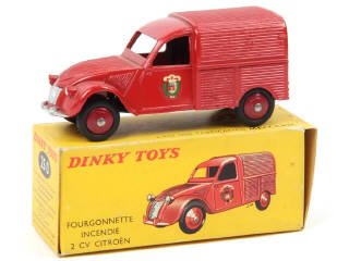 Lot 557 - DINKY TOYS (FRANCE) (1)