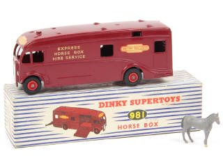 Lot 431 - DINKY TOYS (GB) (1)