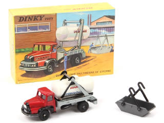 Lot 712 - DINKY TOYS (FRANCE) (1)