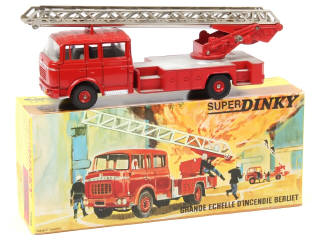 Lot 695 - DINKY TOYS (FRANCE) (1)