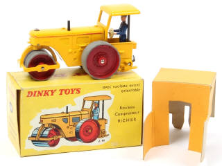 Lot 746 - DINKY TOYS (FRANCE) (1)