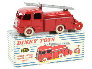 Lot 689 - DINKY TOYS (FRANCE) (1)