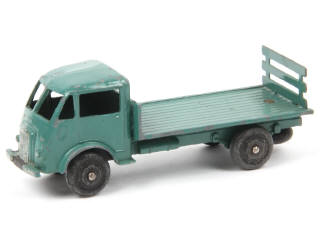 Lot 659 - DINKY TOYS (FRANCE) (1)