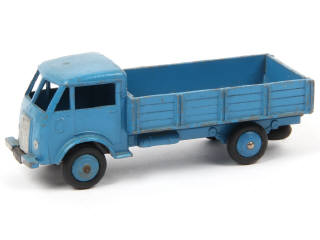 Lot 661 - DINKY TOYS (FRANCE) (1)