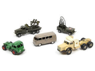 Lot 200 - DIVERS (5)