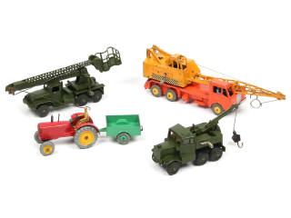 Lot 393 - DINKY TOYS (GB) (5)