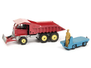 Lot 383 - DINKY TOYS (GB) (2)