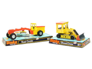Lot 310 - DINKY TOYS (GB) (2)