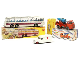Lot 304 - DINKY TOYS (GB) (3)