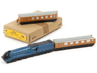 Lot 394 - DINKY TOYS (GB) (1)