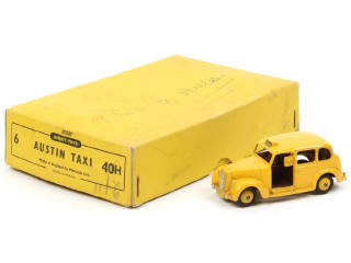 Lot 406 - DINKY TOYS (GB) (2)