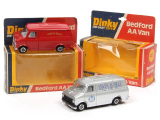 Lot 327 - DINKY TOYS (GB) (2)