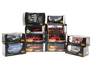 Lot 136 - DIVERS (12)