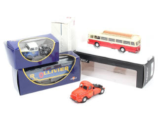 Lot 241 - DIVERS (3)