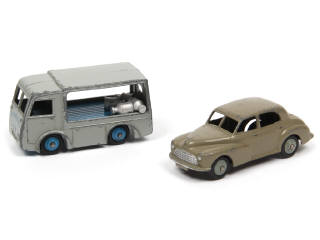 Lot 382 - DINKY TOYS (GB) (2)