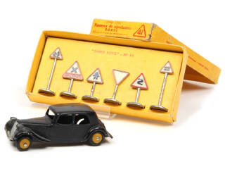 Lot 394 - DINKY TOYS (FRANCE) (2)