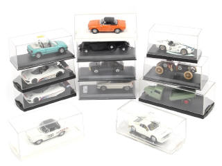 Lot 155 - DIVERS (12)