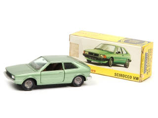 Lot 370 - DINKY TOYS (FRANCE) (1)