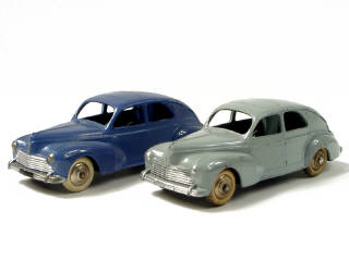 Lot 775 - DINKY TOYS FRANCE (2)