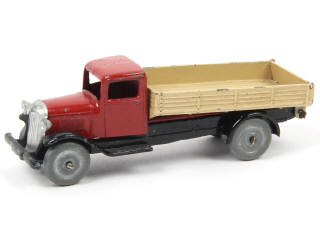 Lot 465 - DINKY TOYS (FRANCE) (1)