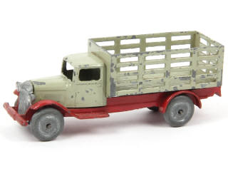 Lot 467 - DINKY TOYS (FRANCE) (1)