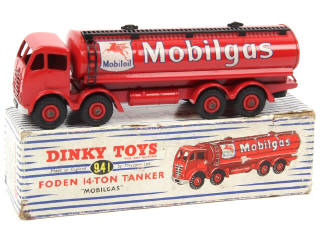 Lot 673 - DINKY TOYS (GB) (1)