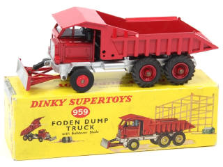 Lot 687 - DINKY TOYS (GB) (1)