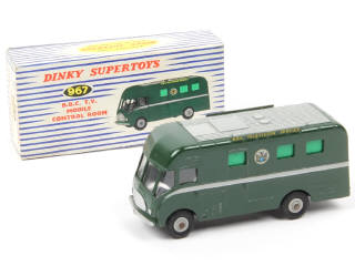 Lot 700 - DINKY TOYS (GB) (1)