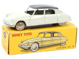 Lot 371 - DINKY TOYS (FRANCE) (1)