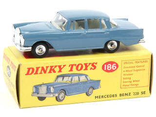 Lot 620 - DINKY TOYS (GB) (1)