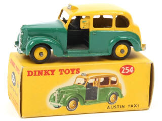Lot 607 - DINKY TOYS (GB) (1)