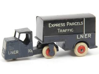 Lot 558 - DINKY TOYS (GB) (1)