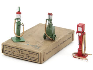 Lot 337 - DINKY TOYS (FRANCE) (4)