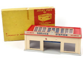 Lot 708 - DINKY TOYS (GB) (1)