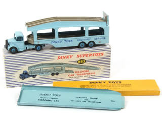 Lot 689 - DINKY TOYS (GB) (1)