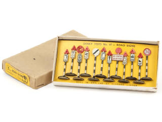 Lot 547 - DINKY TOYS (GB) (1)