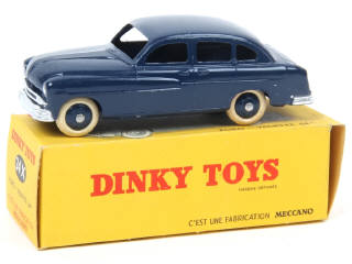 Lot 395 - DINKY TOYS (FRANCE) (1)