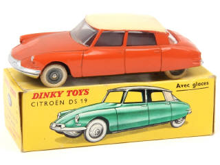 Lot 374 - DINKY TOYS (FRANCE) (1)