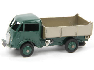 Lot 474 - DINKY TOYS (FRANCE) (1)