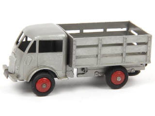 Lot 475 - DINKY TOYS (FRANCE) (1)
