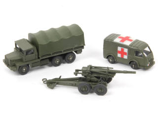 Lot 465 - DINKY TOYS (FRANCE) (3)