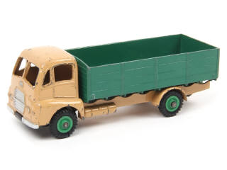 Lot 371 - DINKY TOYS (GB) (1)