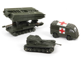 Lot 466 - DINKY TOYS (FRANCE) (3)