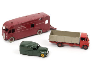 Lot 420 - DINKY TOYS (GB) (3)