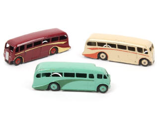 Lot 418 - DINKY TOYS (GB) (3)