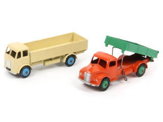 Lot 394 - DINKY TOYS (GB) (2)